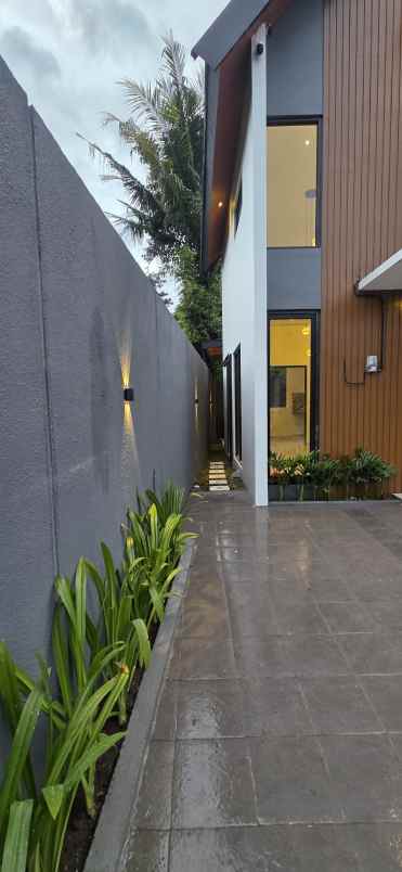 rumah dijual type mezanine di jl kaliurang km 10 jogja