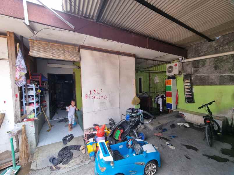 rumah hitung tanah pinggir jalan besar dibanyuanyar