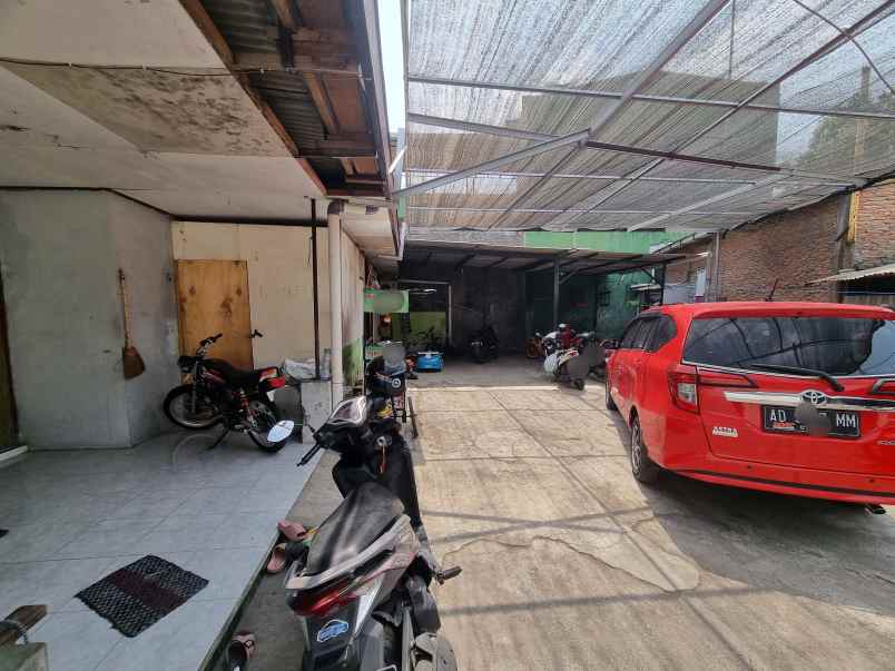 rumah hitung tanah pinggir jalan besar dibanyuanyar