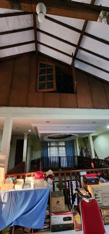 rumah hook di jl gading putih kelapa gading