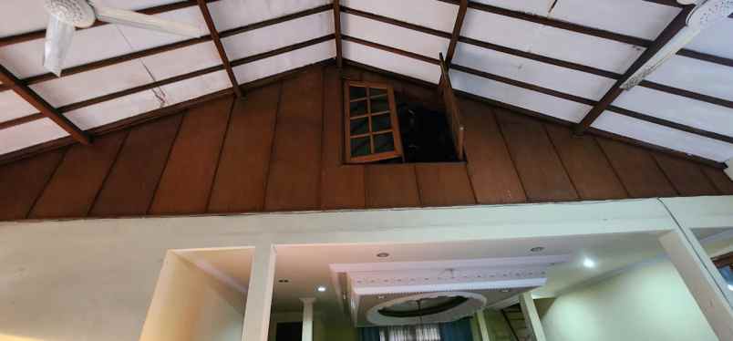 rumah hook di jl gading putih kelapa gading
