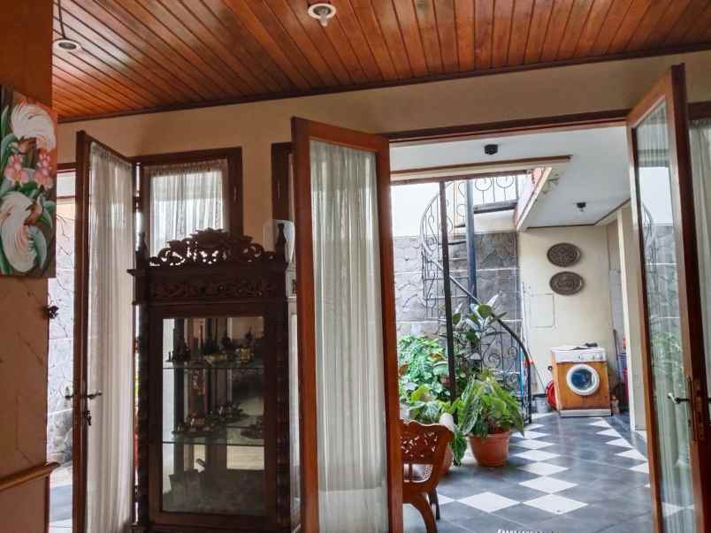 rumah istimewa nyaman di dago coblong bandung