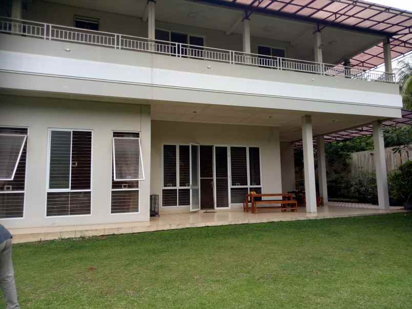 rumah jl parahyangan golf senrul