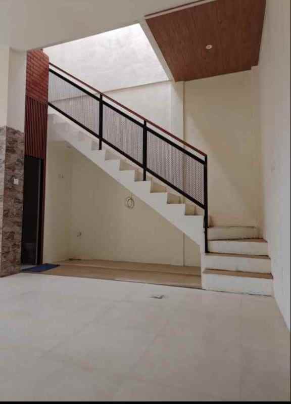 rumah klasik 2 lantai siap huni di jatimulya depok