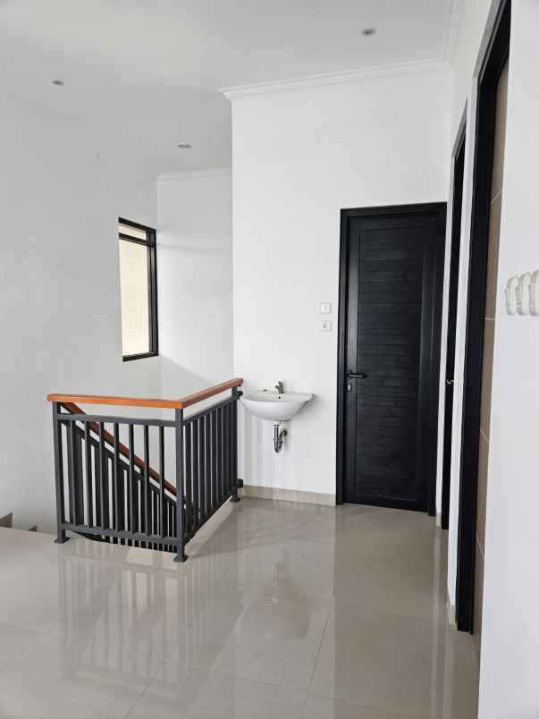 rumah komplek sariwangi hook one gate system view asri