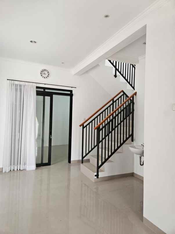 rumah komplek sariwangi hook one gate system view asri