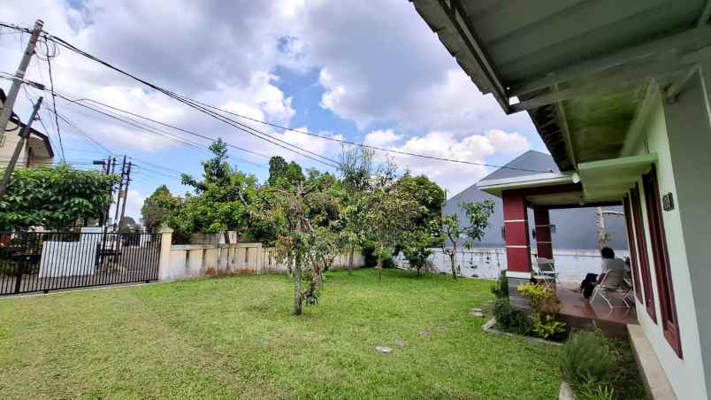 rumah komplek sariwangi taman depan besar lokasi sejuk