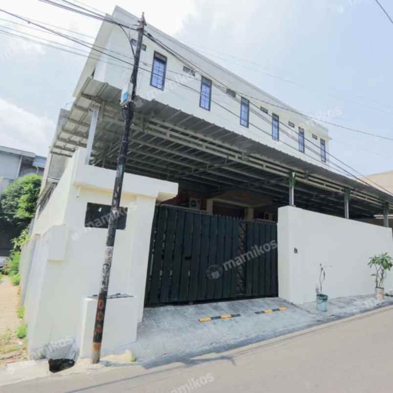 rumah kost 1km stasiun ps minggu