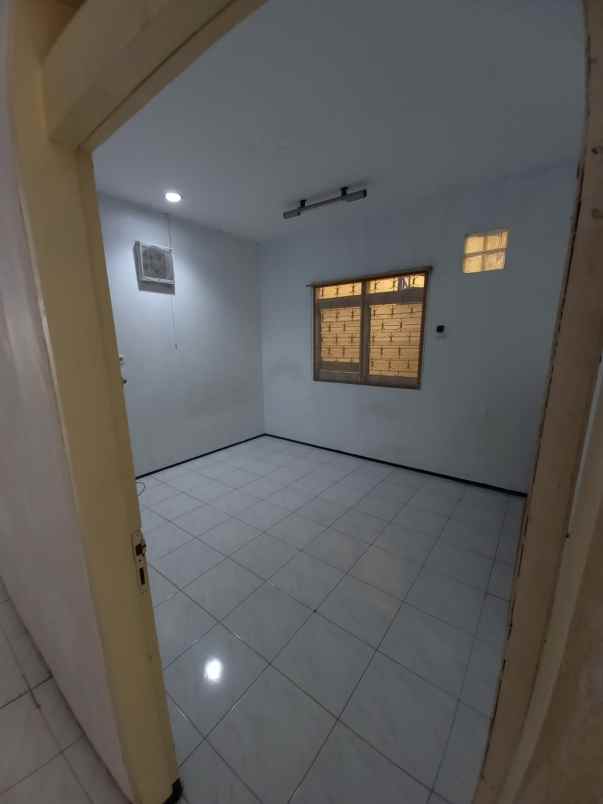 rumah lebak indah row 3 mobil