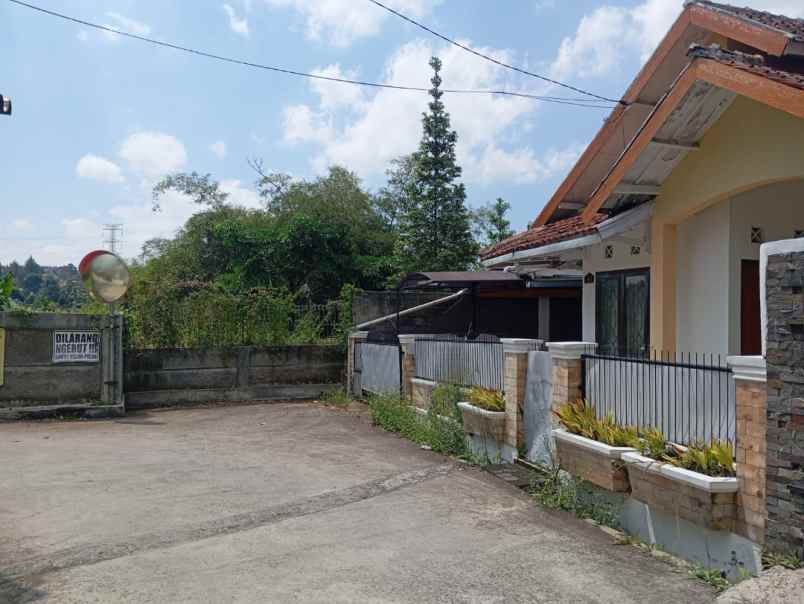 rumah lt luas komplek sariwangi lingkungan nyaman