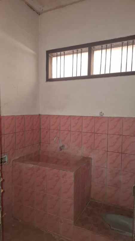 rumah mainroad cibabat cihanjuang bangunan apa adanya