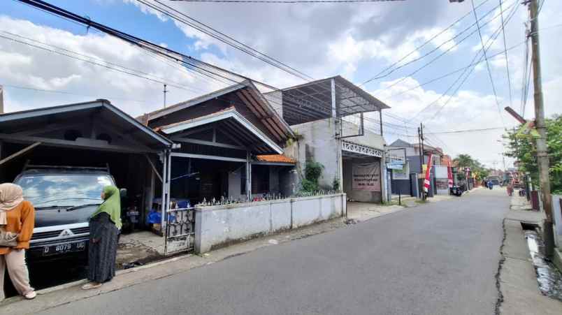 rumah mainroad cibabat cihanjuang bangunan apa adanya
