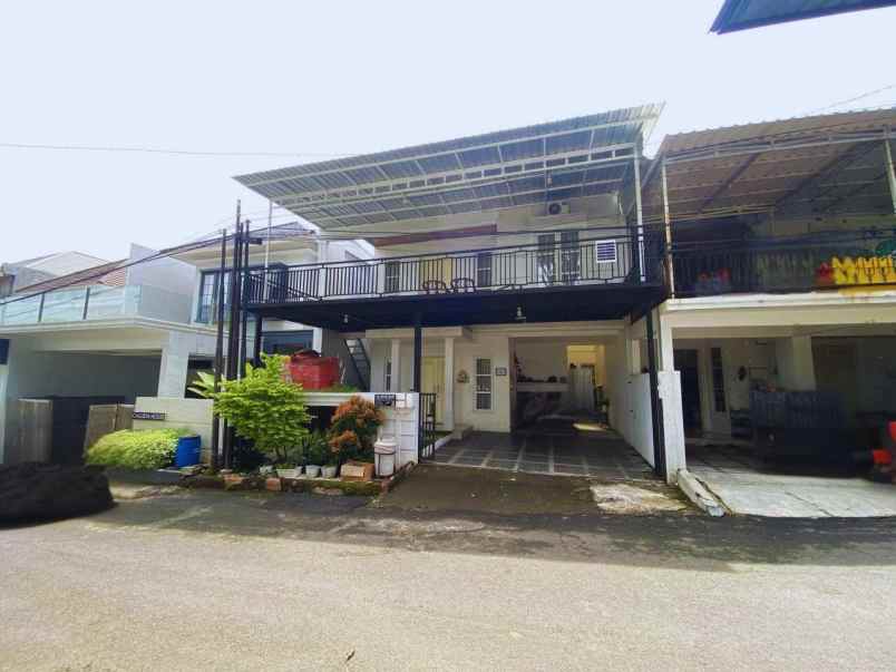 rumah mewah 2 lantai