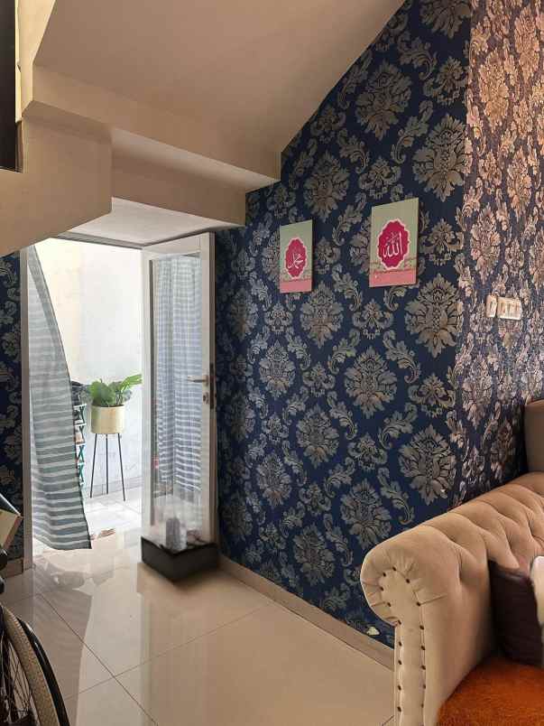 rumah mewah 2 lantai