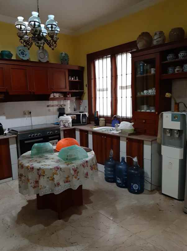 rumah mewah 2 lantai tanah luas di jagakarsa jaksel