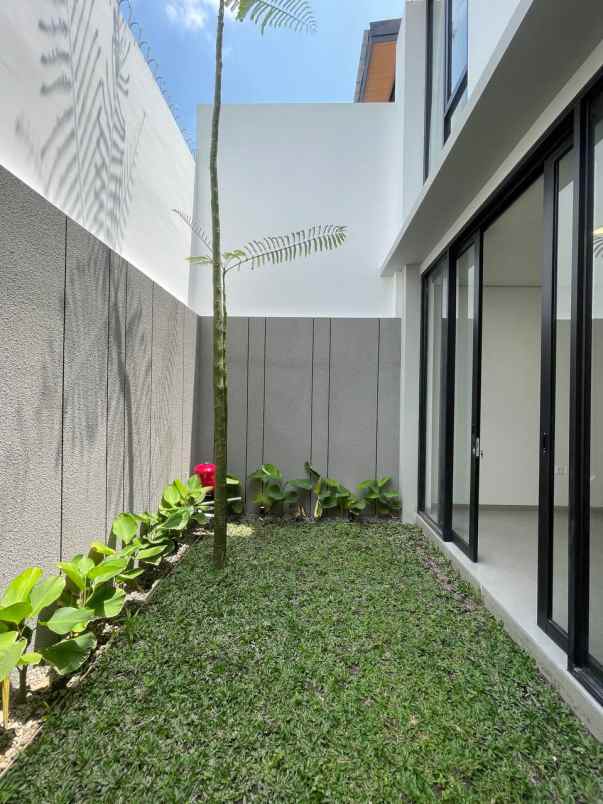 rumah mewah cantik di jl palagan km 9 dekat sch mall