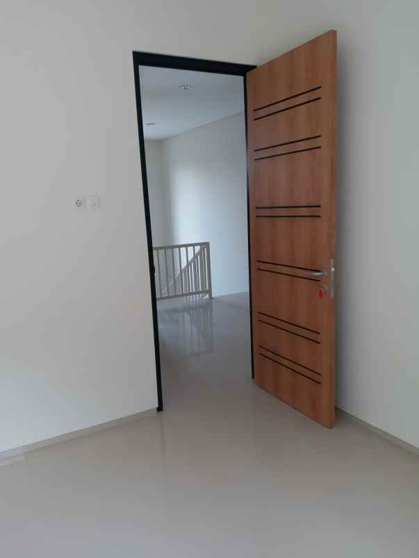 rumah mewah dua lantqi bernuansa alam di ungaran