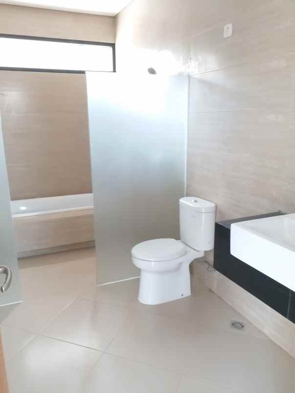 rumah mewah dua lantqi bernuansa alam di ungaran