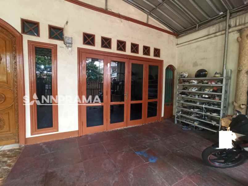 rumah mewah hook luas di cipedak jakarta selatan