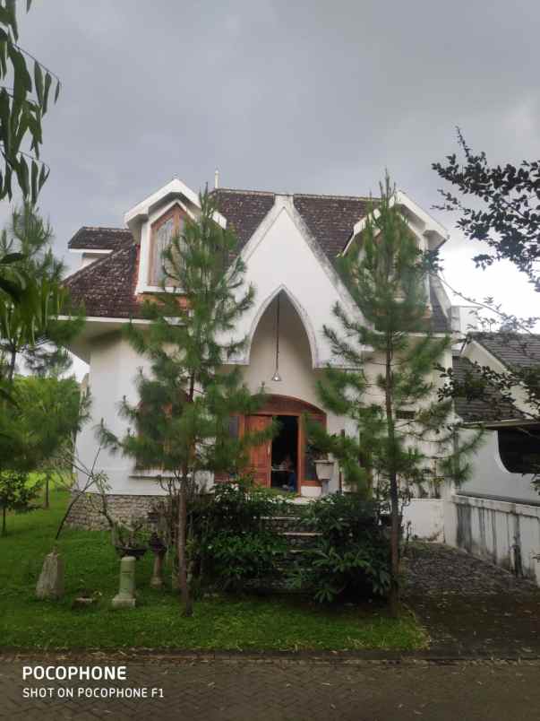 rumah mewah modern lokasi araya