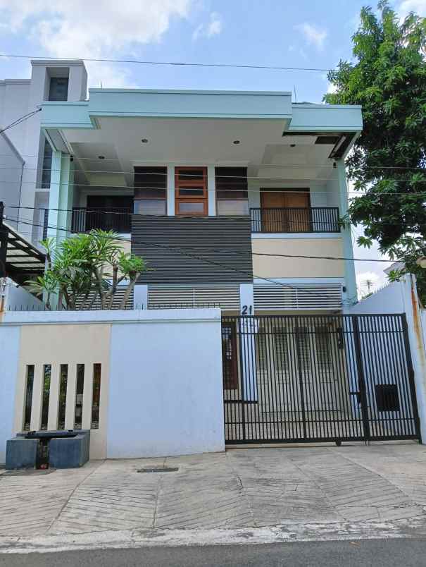 rumah mewah modern minimalis halmahera semarang