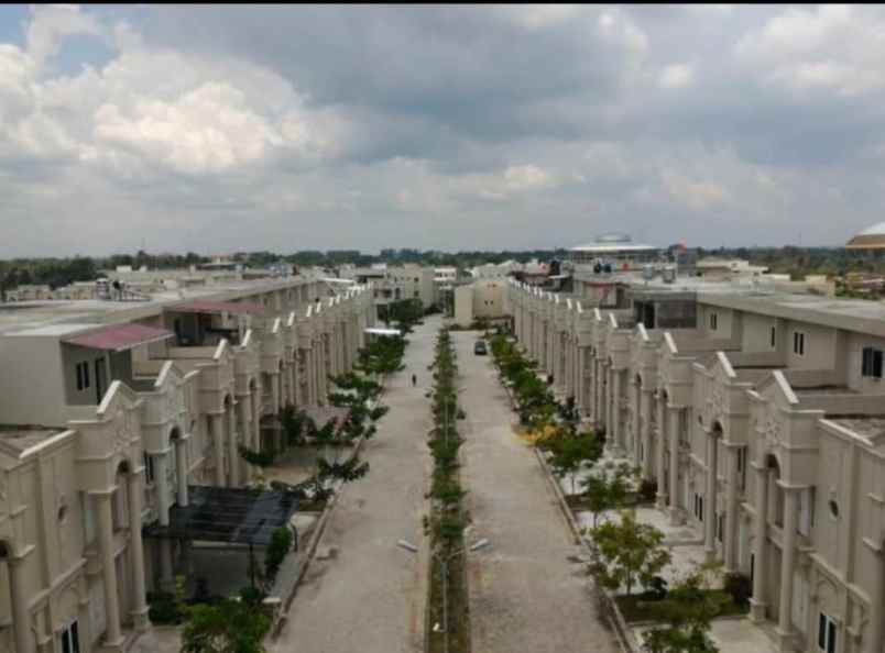 rumah mewah royal platinum pekanbaru