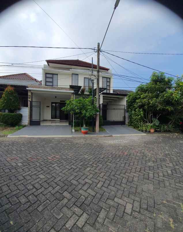 rumah mewah siap huni lokasi araya malang
