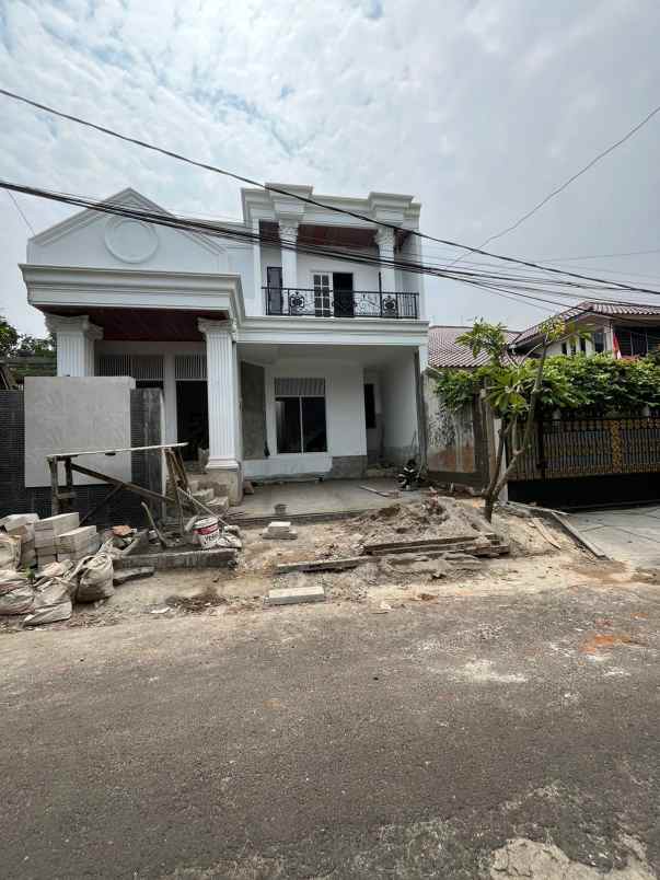 rumah moder klasik minimalulis dalam komplek cinere