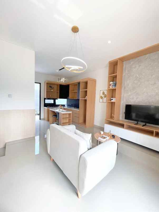 rumah modern 2 lantai di dekat tol jelupang