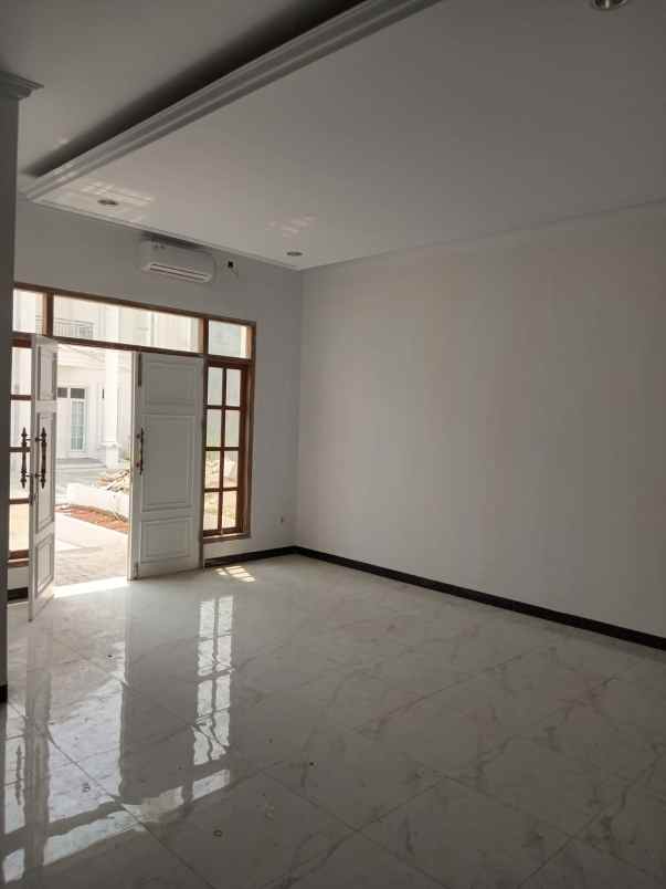 rumah modern clasic siap huni di ciracas jakarta timur