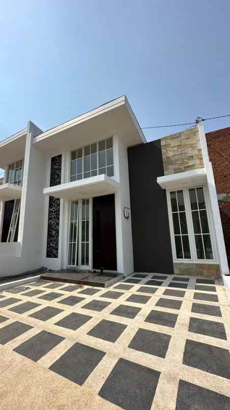 rumah modern lokasi strategis dekat kampus umm malang