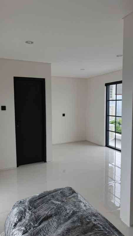 rumah modern minimalis strategis di cirendeu tang sel