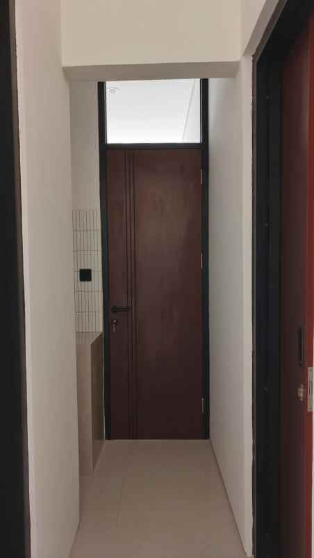 rumah modern minimalis strategis di cirendeu tang sel