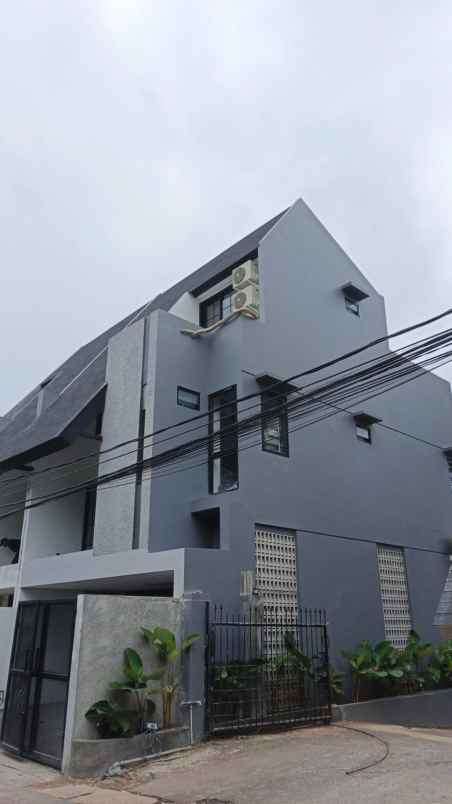 rumah modern minimalis strategis di cirendeu tang sel