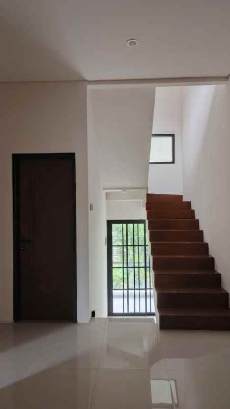 rumah modern minimalis strategis di cirendeu tang sel