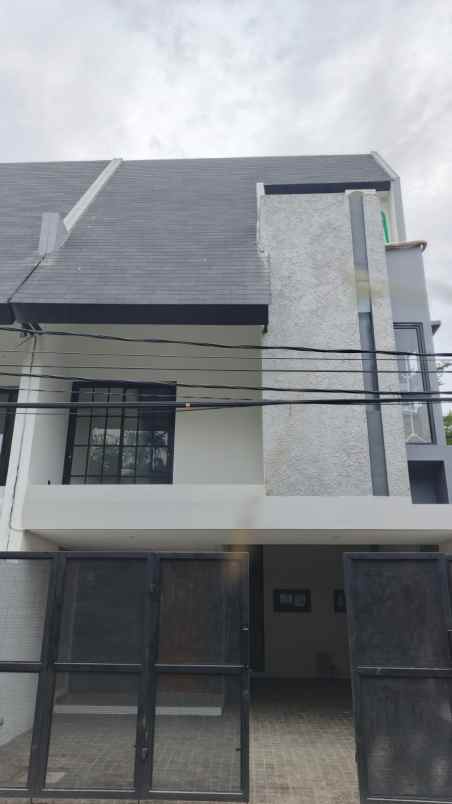 rumah modern minimalis strategis di cirendeu tang sel