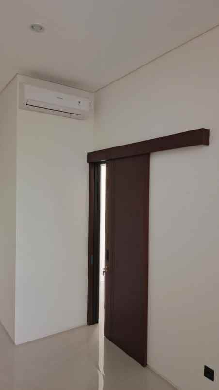 rumah modern minimalis strategis di cirendeu tang sel