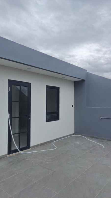 rumah modern minimalis strategis di cirendeu tang sel