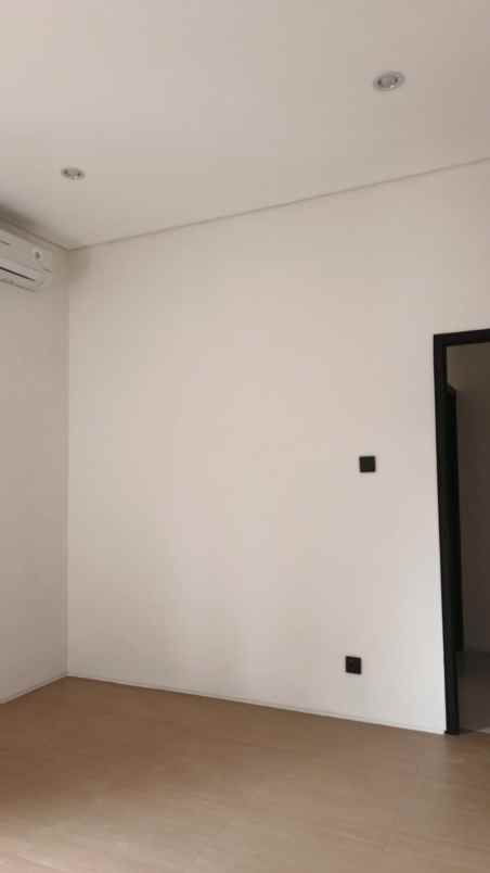 rumah modern minimalis strategis di cirendeu tang sel