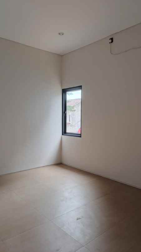 rumah modern minimalis strategis di cirendeu tang sel