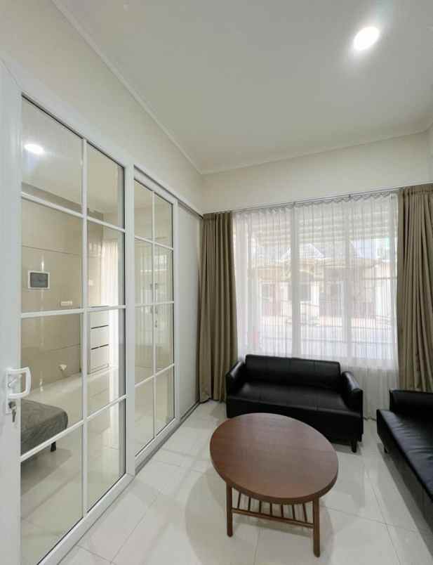 rumah modern minimalis sutorejo bagus terawat