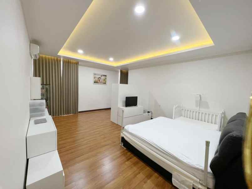 rumah modern minimalis sutorejo bagus terawat