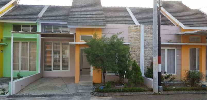 rumah modern siap huni di beji kota batu