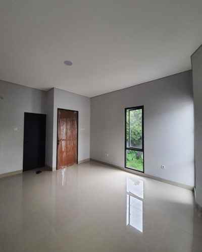 rumah modern tiga lantai di jakarta selatan