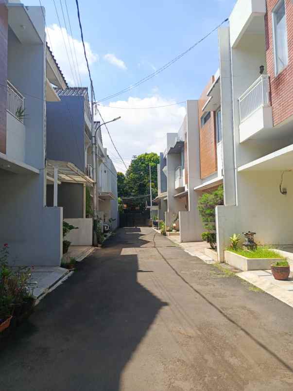 rumah second dalam cluster di jagakarsa jaksel
