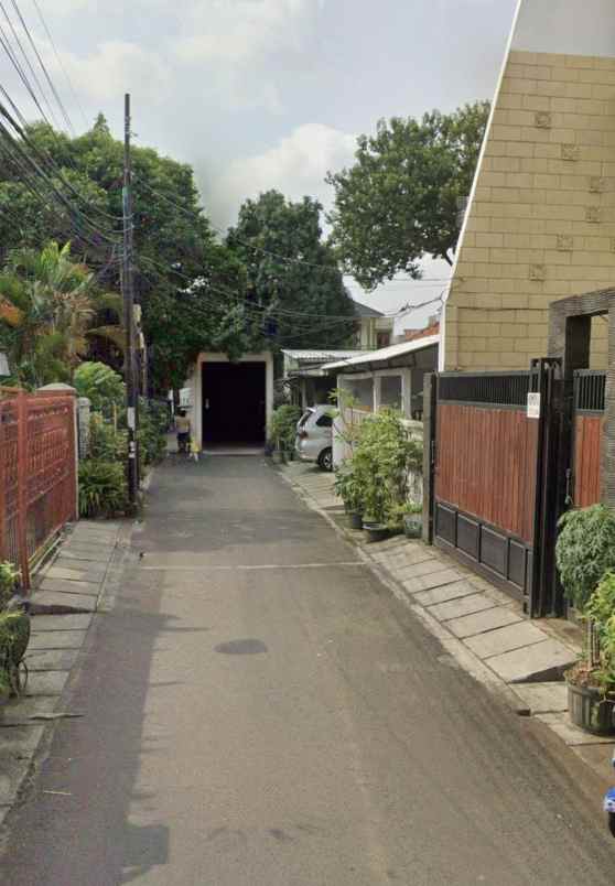 rumah secondary 3 lantai kokoh dan terawat siap huni