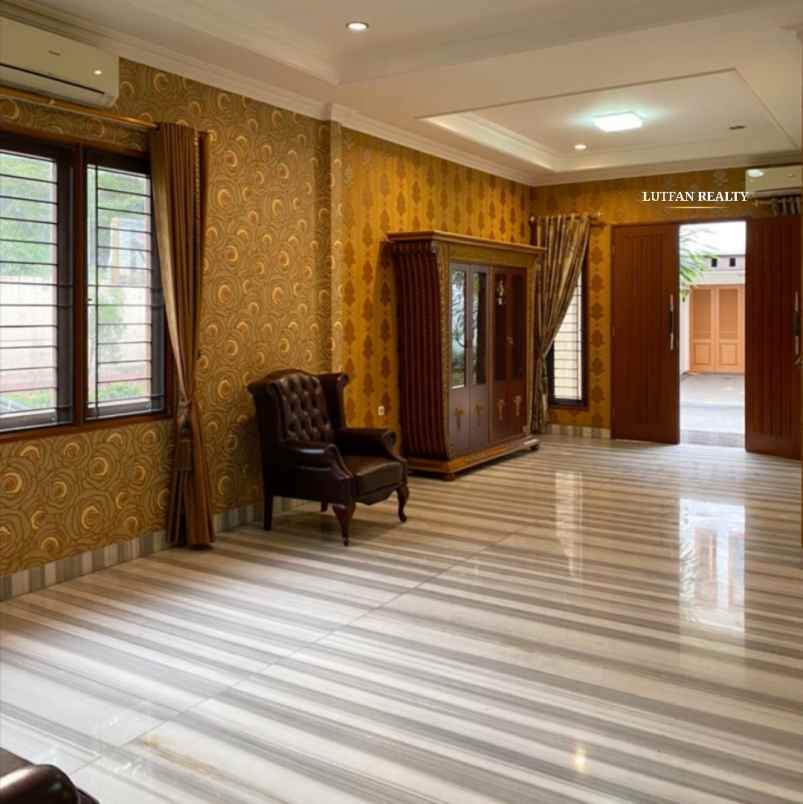 rumah secondary dalam cluster dekat tol andara