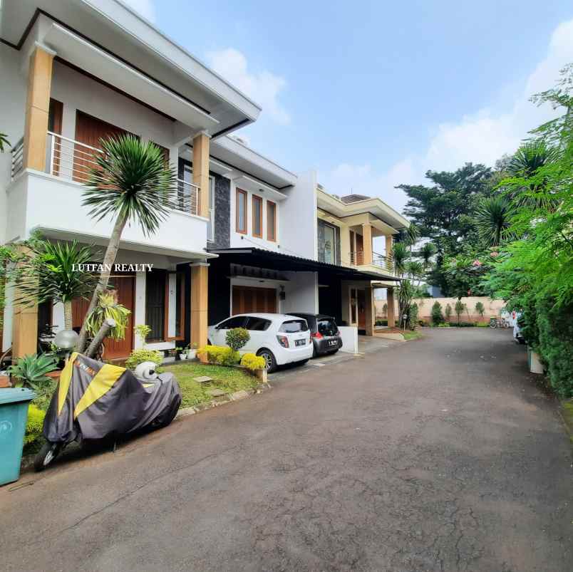 rumah secondary dalam cluster dekat tol andara