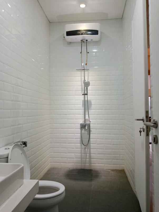 rumah selangkah ke jakarta