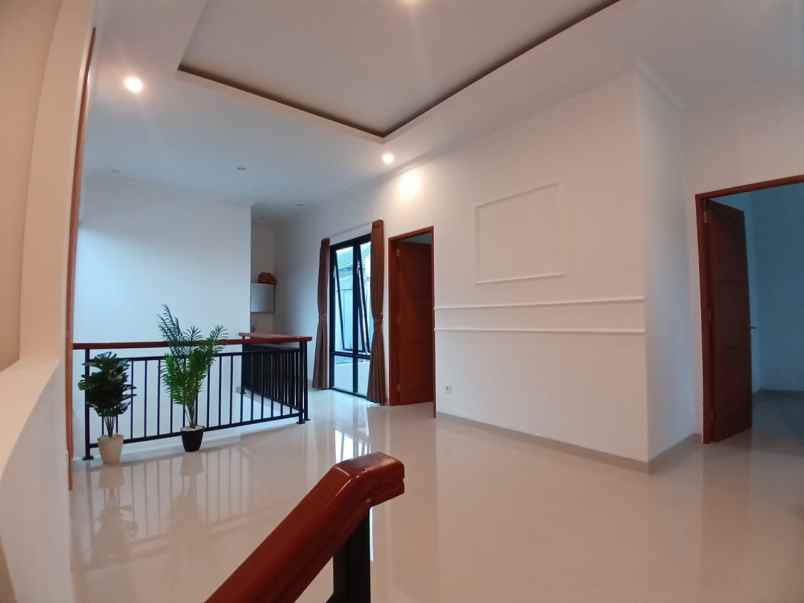 rumah semi villa 4 kamar tidur di sanur bali